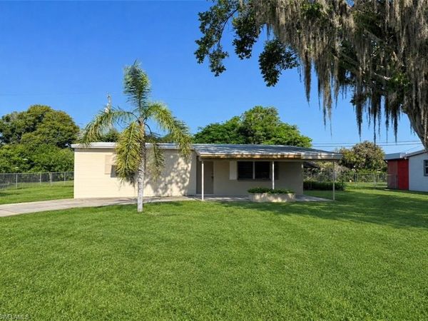 27 Apache ST, LEHIGH ACRES, FL 33936