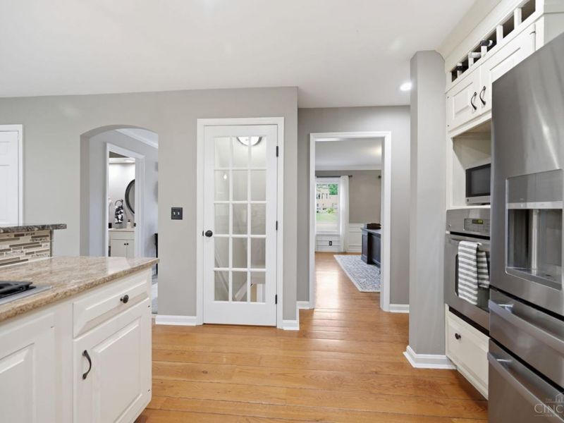 11430 Brattle Lane, Montgomery, OH 45249 Photo 6