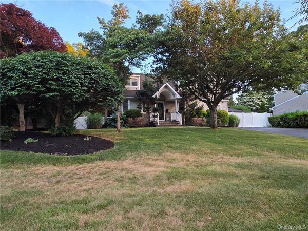 16 Brook Lane , Smithtown, NY 11787