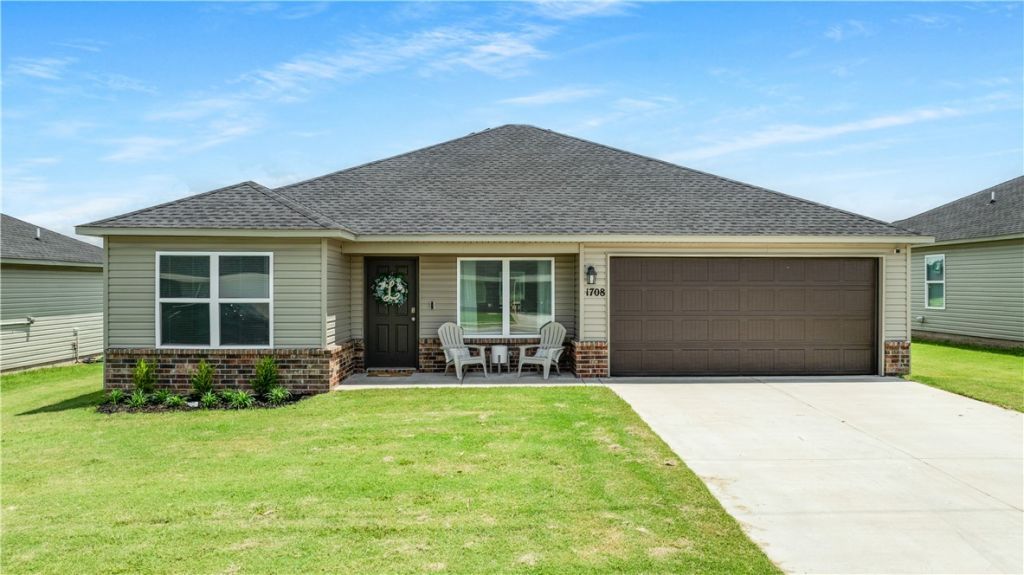 1708 Ace Avenue, Gentry, AR 72734 Main Photo
