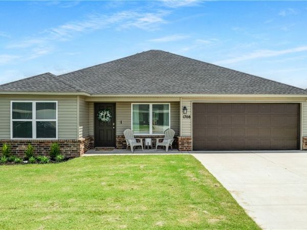 1708 Ace Avenue , Gentry, AR 72734