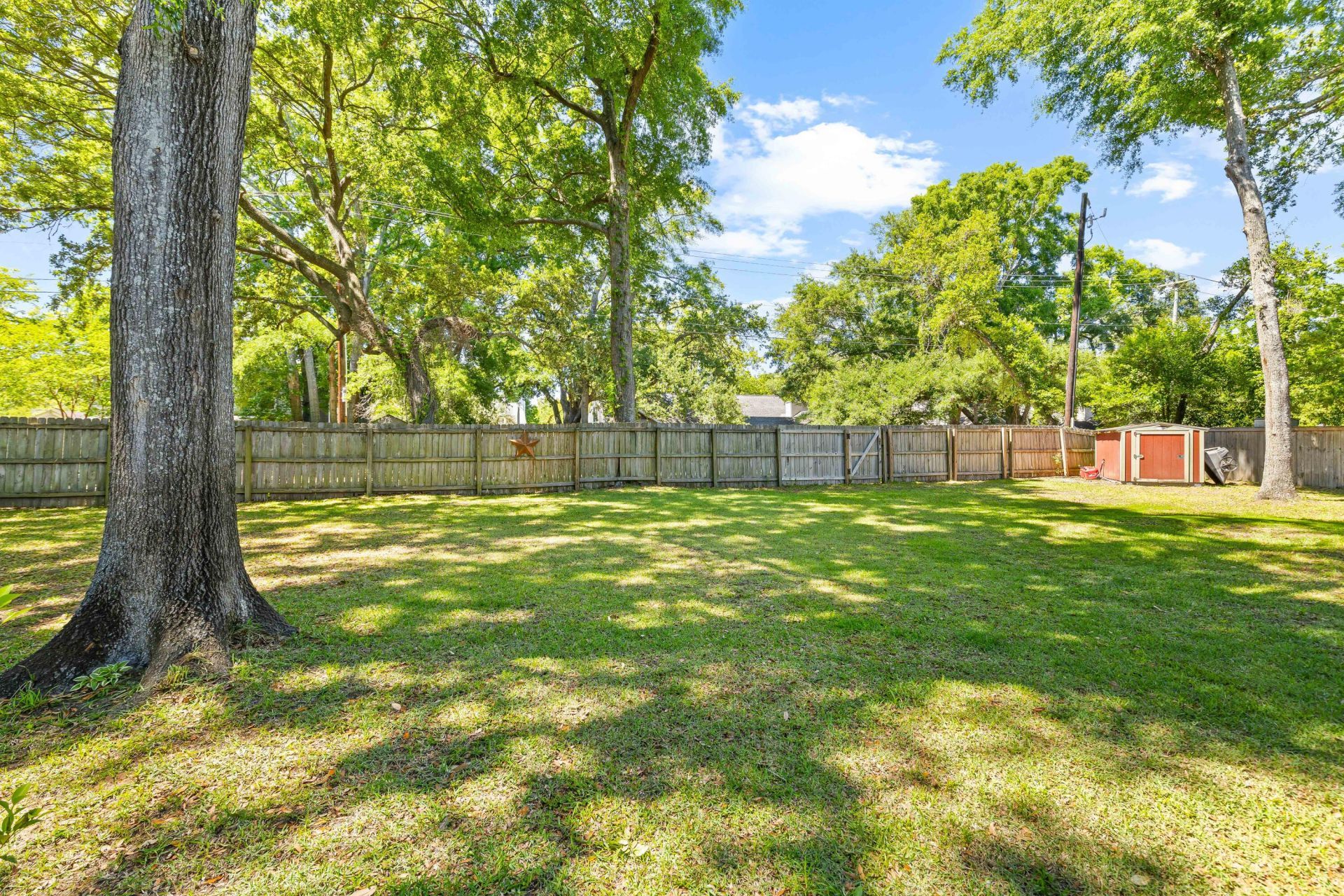 633 Gate Post Drive Photo 27