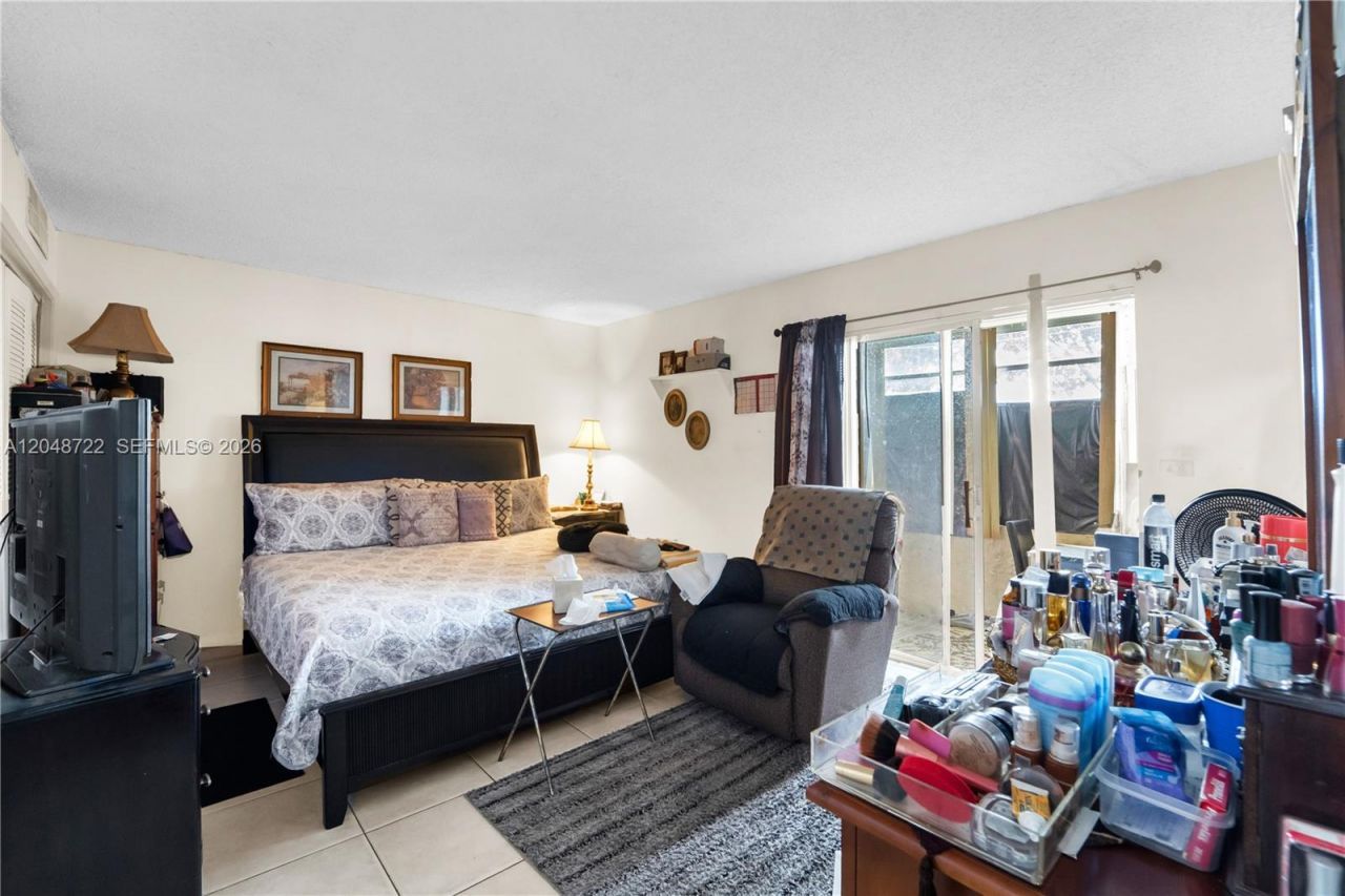20337 NE 2nd Ave , Unit 2, Miami, FL 33179 Photo
