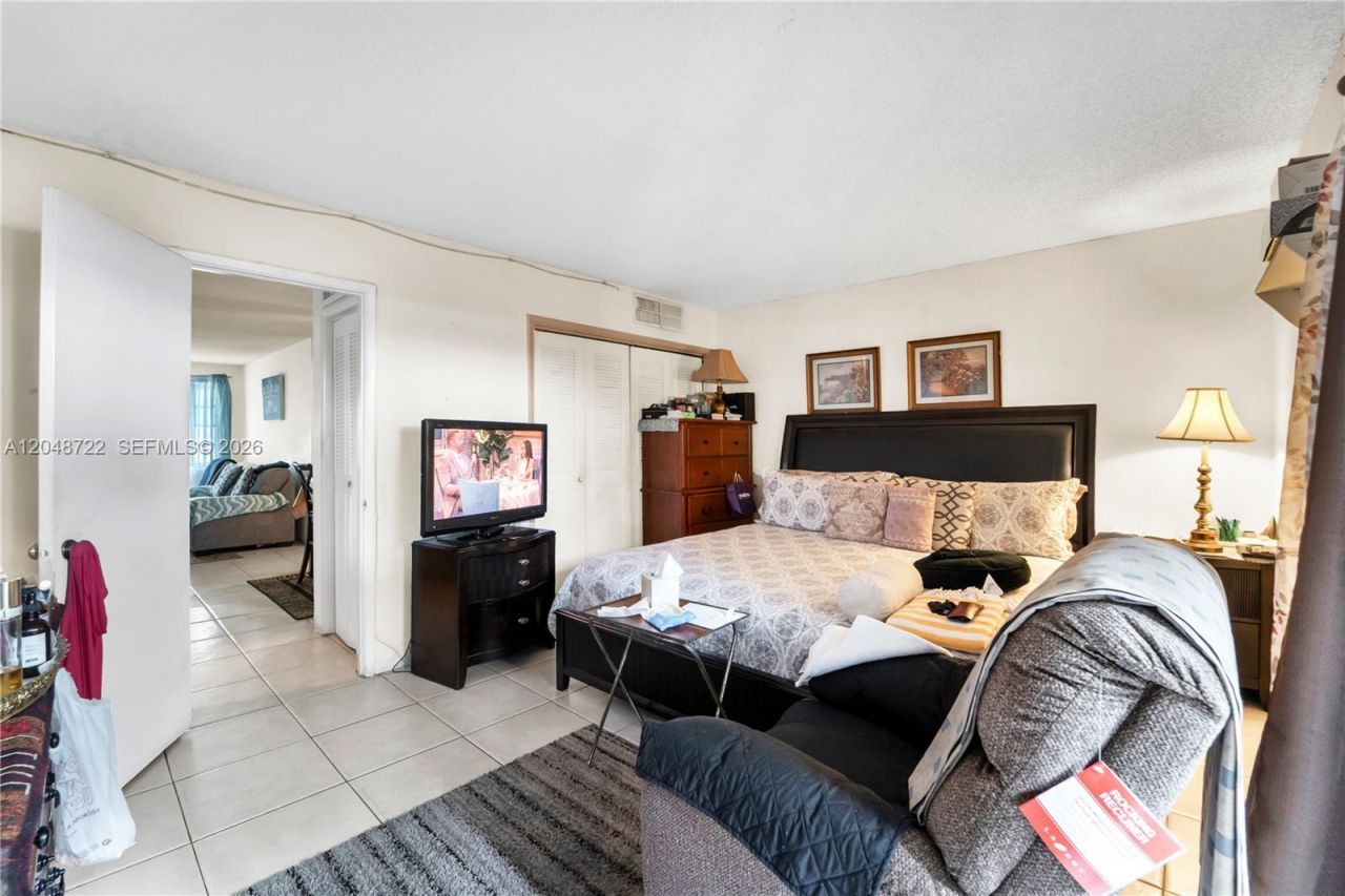 20337 NE 2nd Ave , Unit 2, Miami, FL 33179 Photo