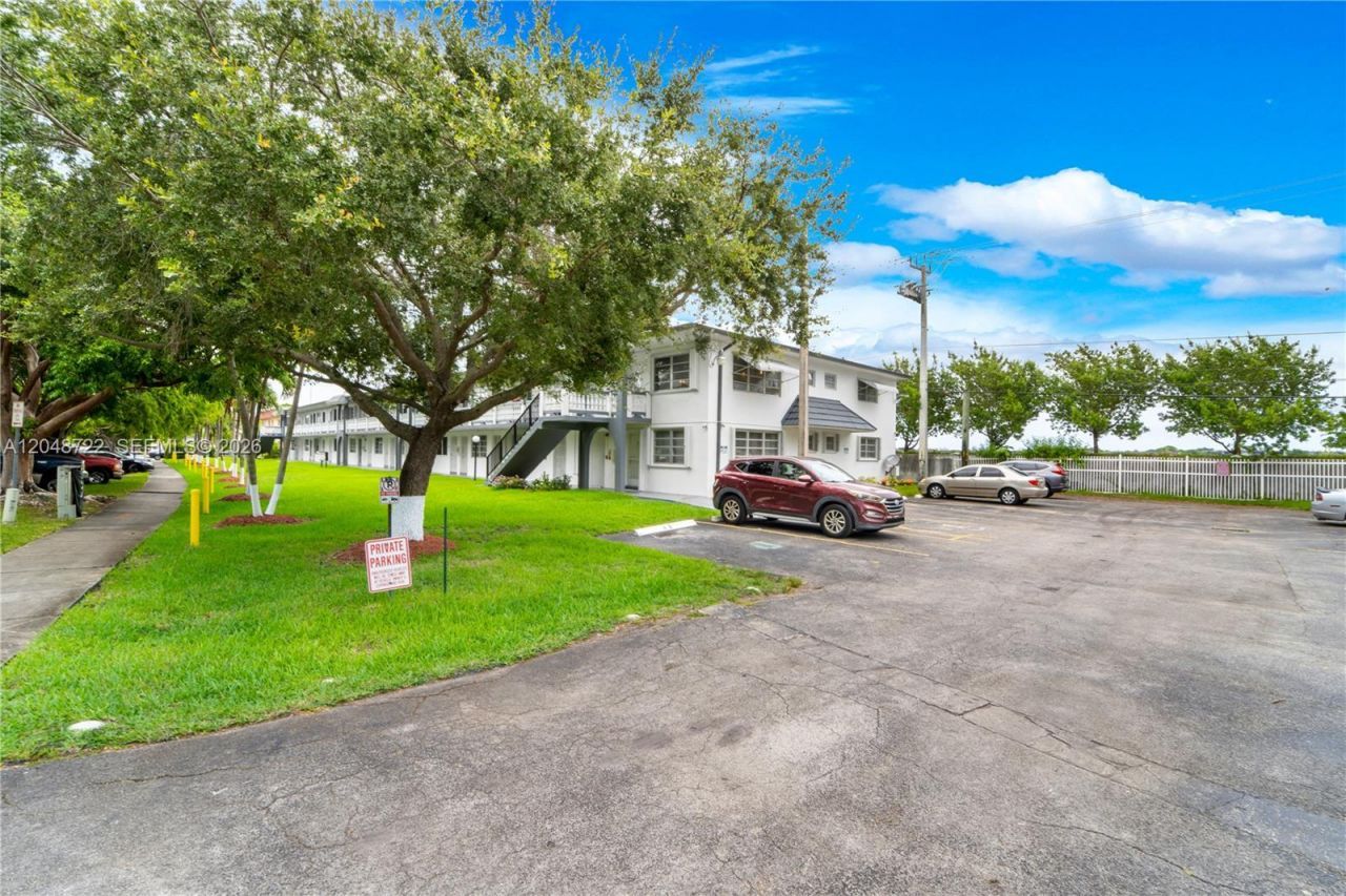 20337 NE 2nd Ave , Unit 2, Miami, FL 33179 Photo