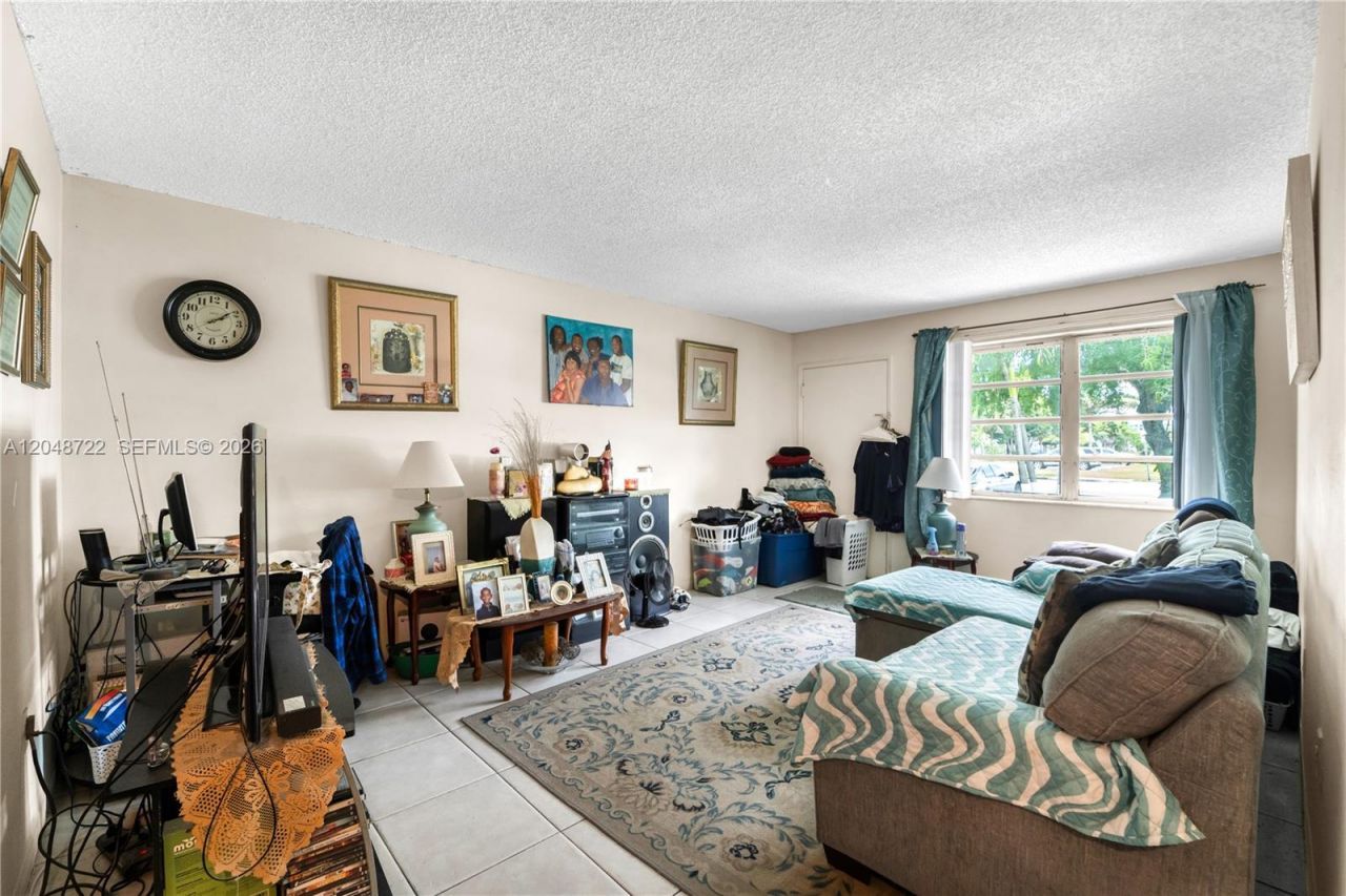 20337 NE 2nd Ave , Unit 2, Miami, FL 33179 Photo
