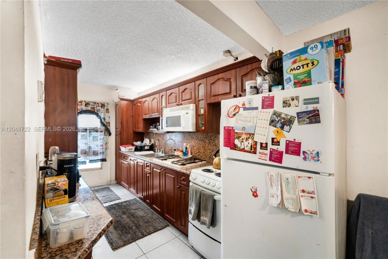 20337 NE 2nd Ave , Unit 2, Miami, FL 33179 Photo