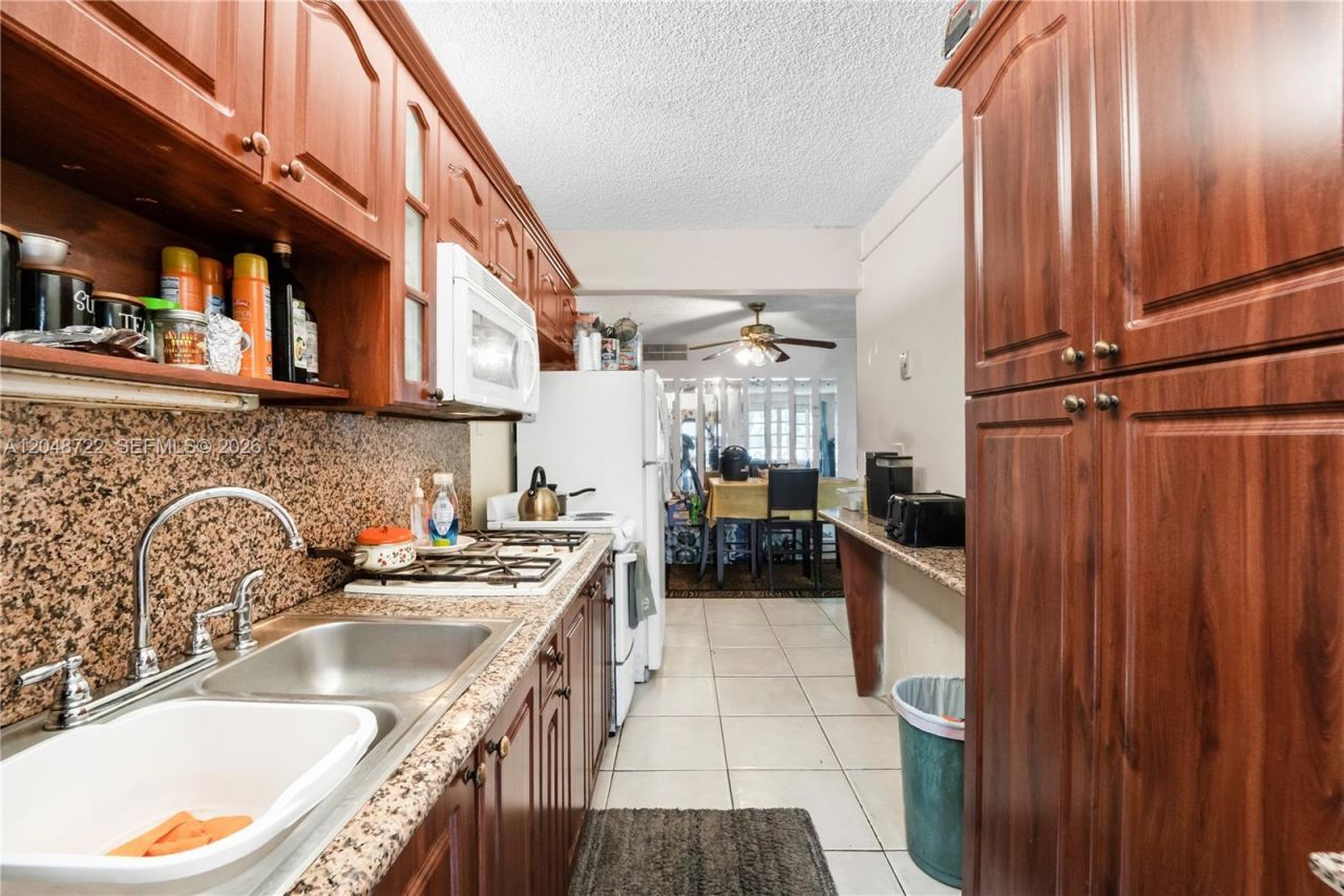 20337 NE 2nd Ave , Unit 2, Miami, FL 33179 Photo
