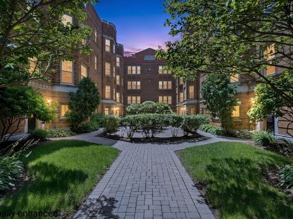 619 Washington Boulevard , Unit 1W, Oak Park, IL 60302