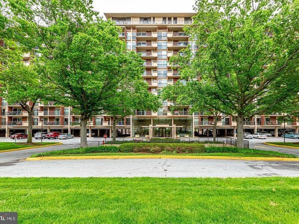 1300 ARMY NAVY DRIVE, Unit 205, ARLINGTON, VA 22202