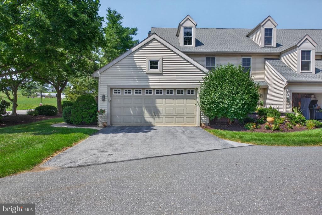 1290 CRESTVIEW DRIVE, DENVER, PA 17517