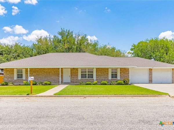 216 E Montana Drive, Shiner, TX 77984