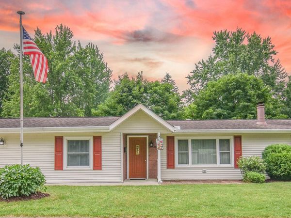 11 E Liberty Street, Quincy, MI 49082