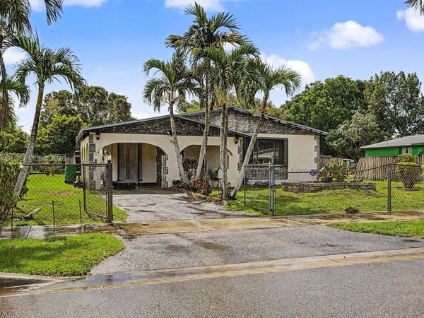 735 NW 8th Ct , Florida City, FL 33034