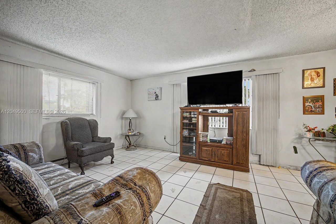 735 NW 8th Ct , Florida City, FL 33034 Photo