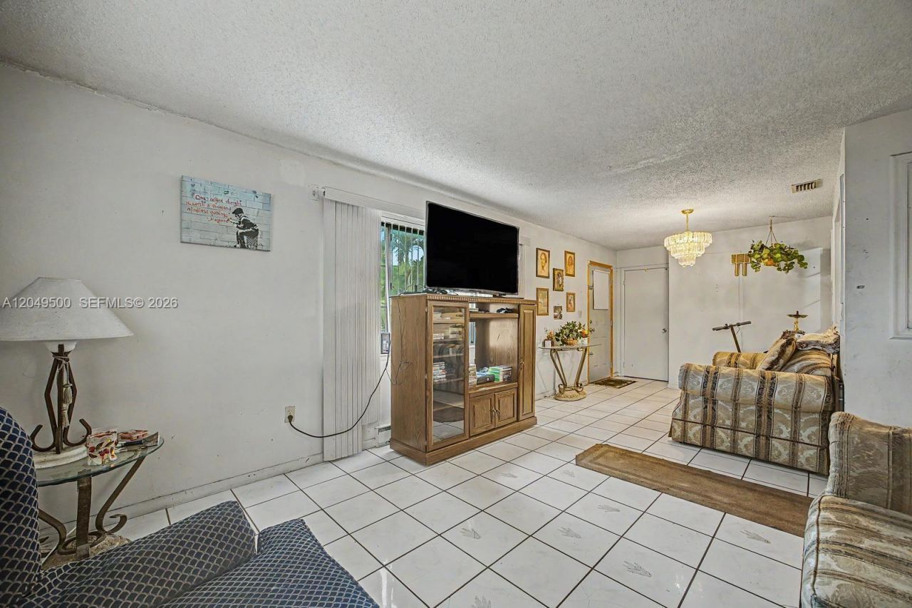 735 NW 8th Ct , Florida City, FL 33034 Photo