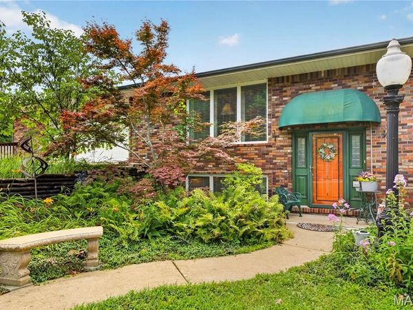4444 Baumgartner Road, St Louis, MO 63129