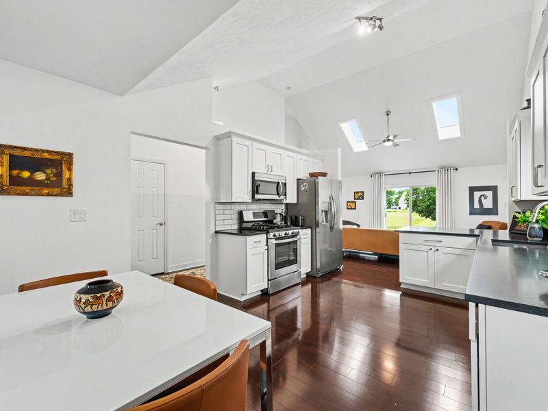 110 Kastlekove Drive, Lewis Center, OH 43035 Photo 10