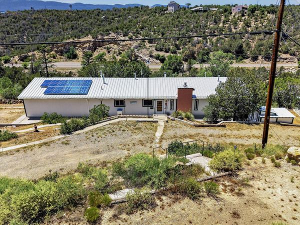 13 Calle Del Poniente, Tijeras, NM 87059