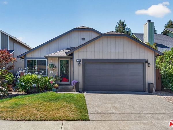 930 Bartlett Place, Windsor, CA 95492