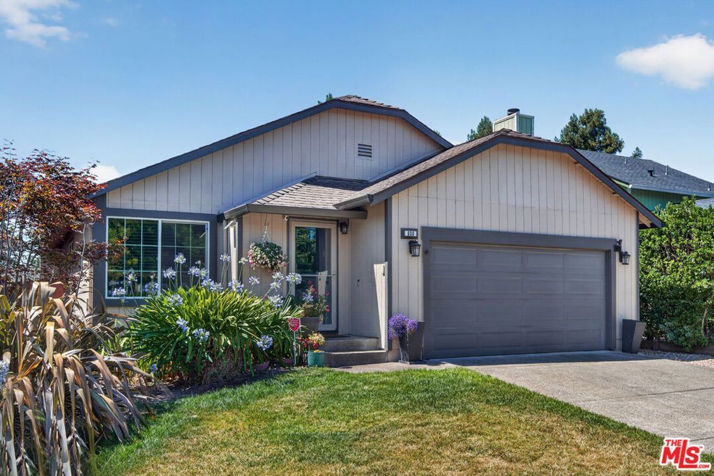930 Bartlett Place, Windsor, CA 95492 Main Photo