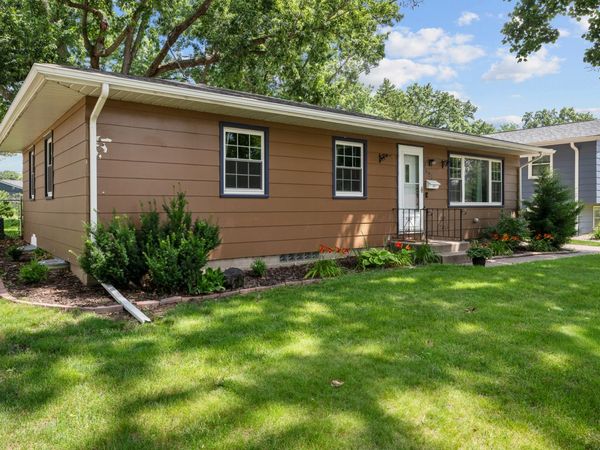 3627 Cedar Street , Davenport, IA 52806