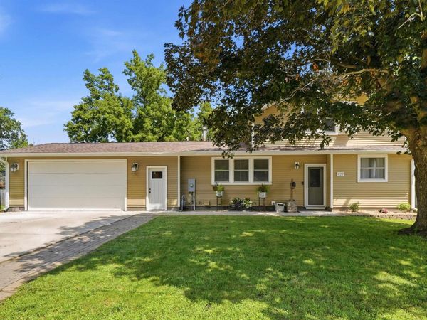 927 W 14th Street, Cedar Falls, IA 50613