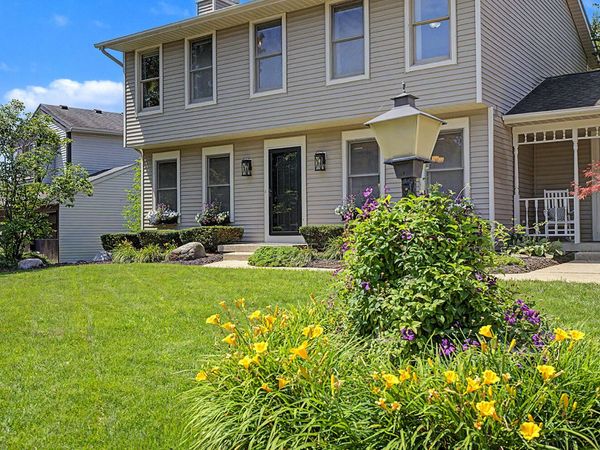 2274 Stowevalley Drive SE, Grand Rapids, MI 49508