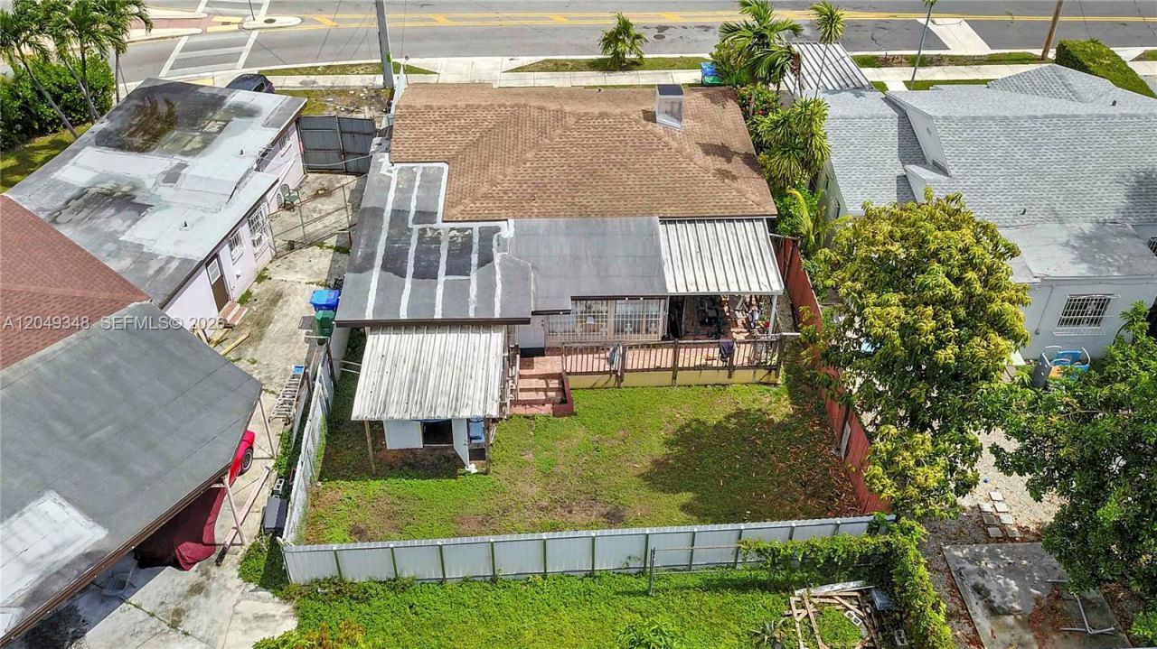 3080 SW 5th St , Miami, FL 33135 Photo