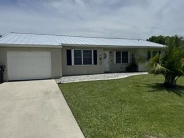 2341 SE West Blackwell Drive, Port Saint Lucie, FL 34952