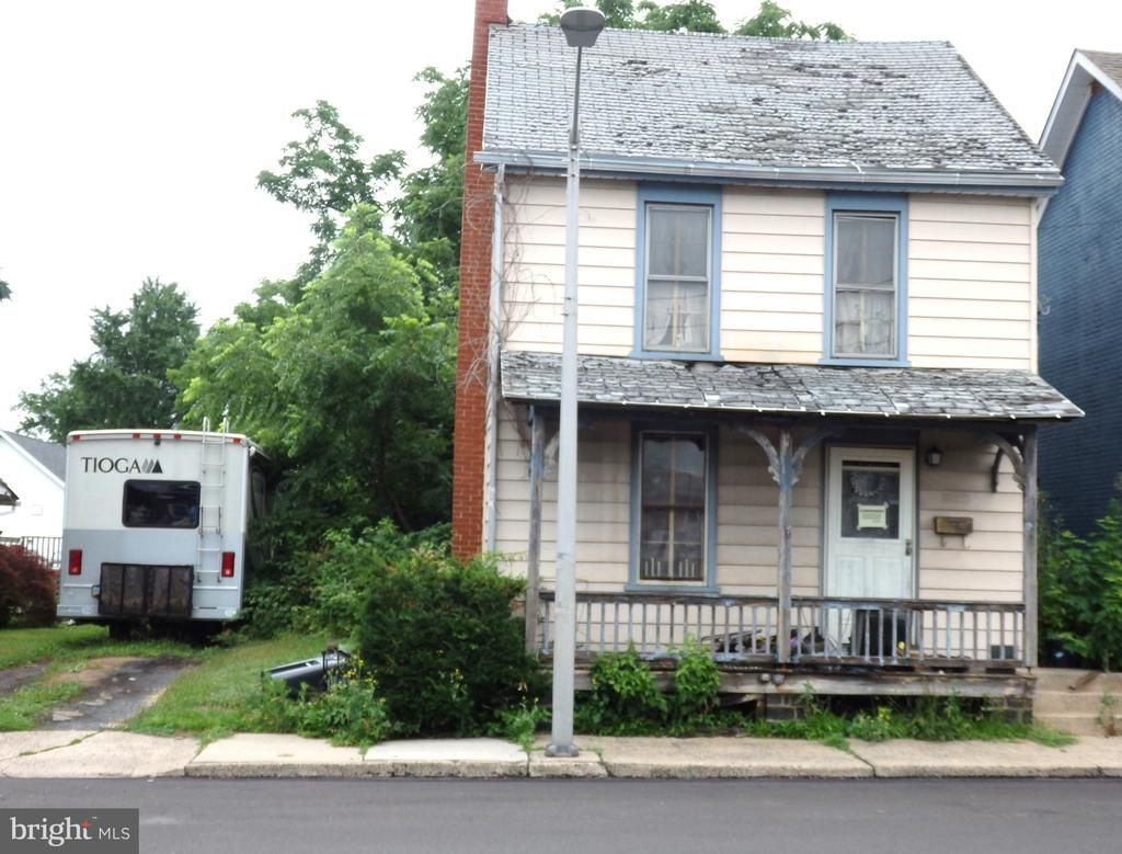 21 S 9TH STREET, QUAKERTOWN, PA 18951