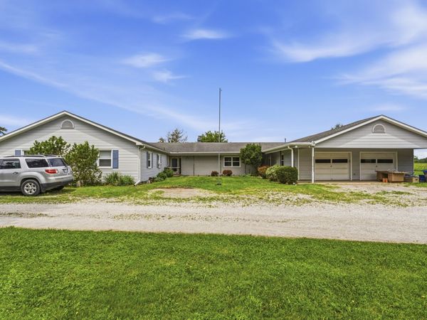 122 County Road 2150 North, Mahomet, IL 61853