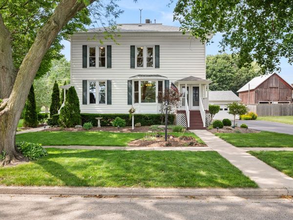 204 E Navaho Avenue , Shabbona, IL 60550