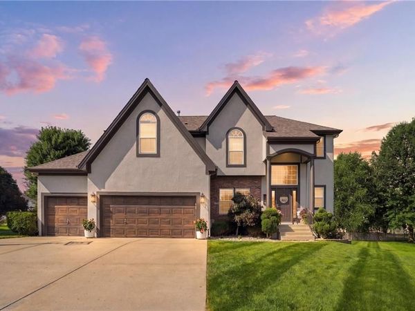 1550 CARRIAGE Circle, Liberty, MO 64068