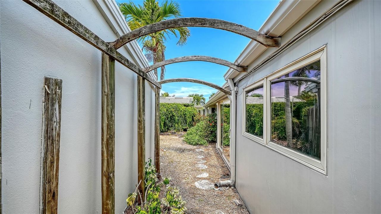 208 Hourglass Way, Unit V11, Sarasota, FL 34242 Photo