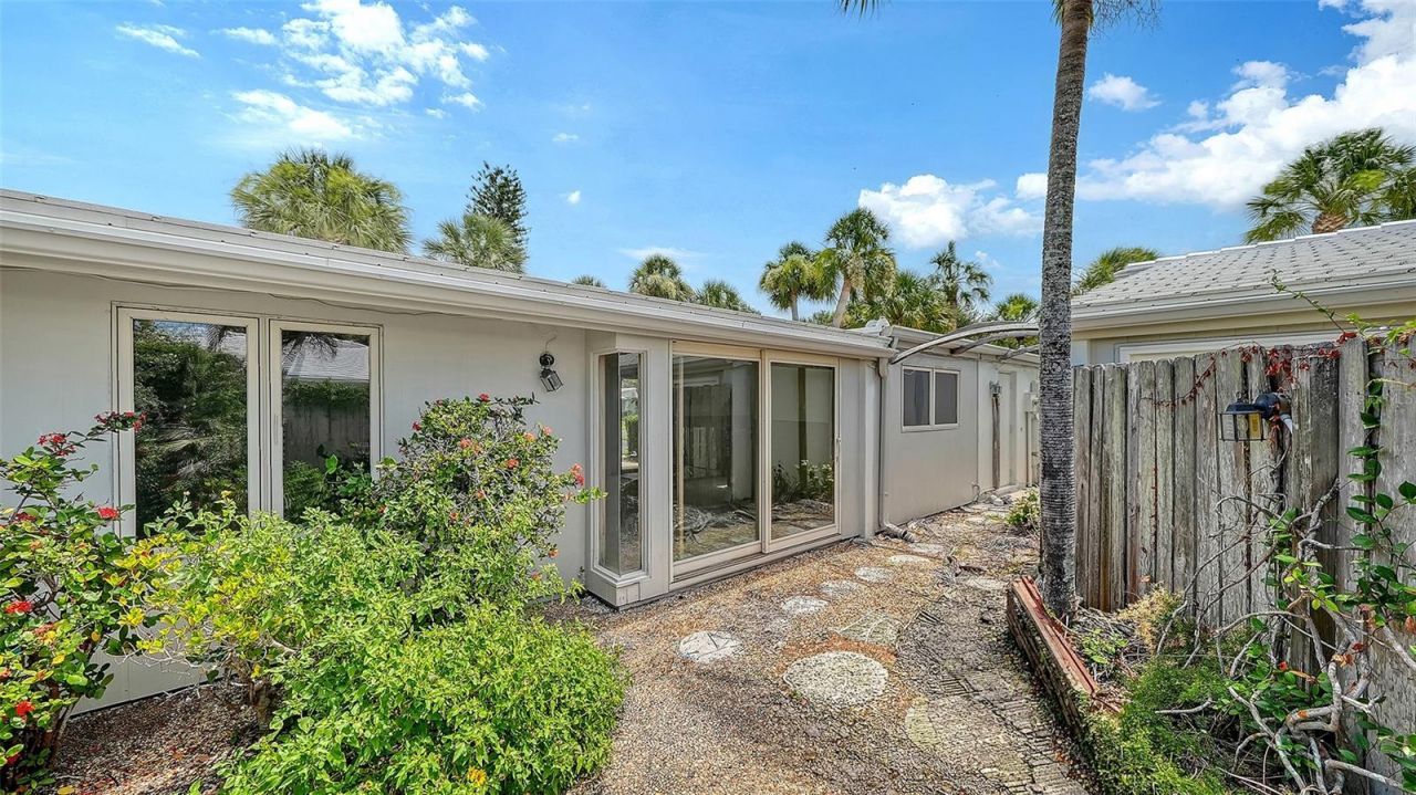 208 Hourglass Way, Unit V11, Sarasota, FL 34242 Photo