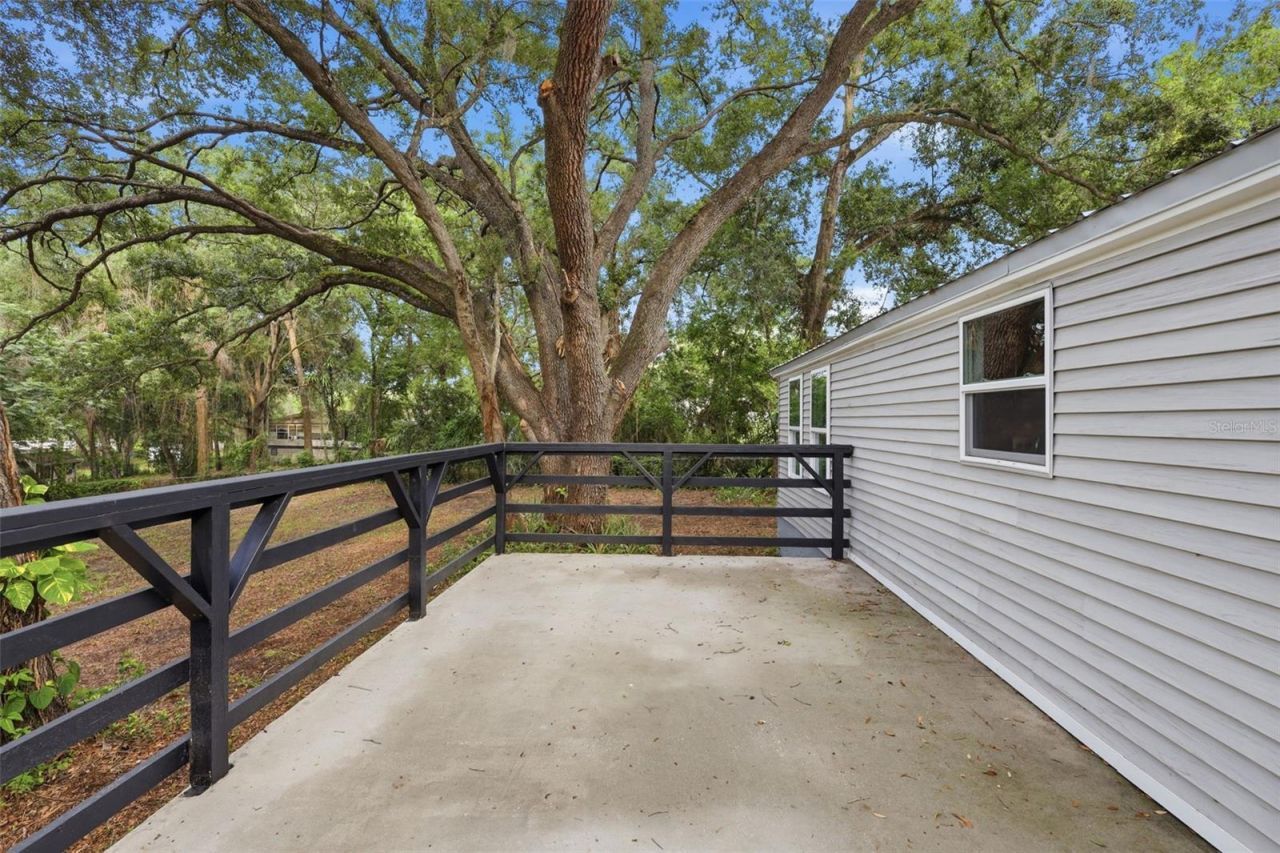 403 Acorn Circle , Fruitland Park, FL 34731 Photo