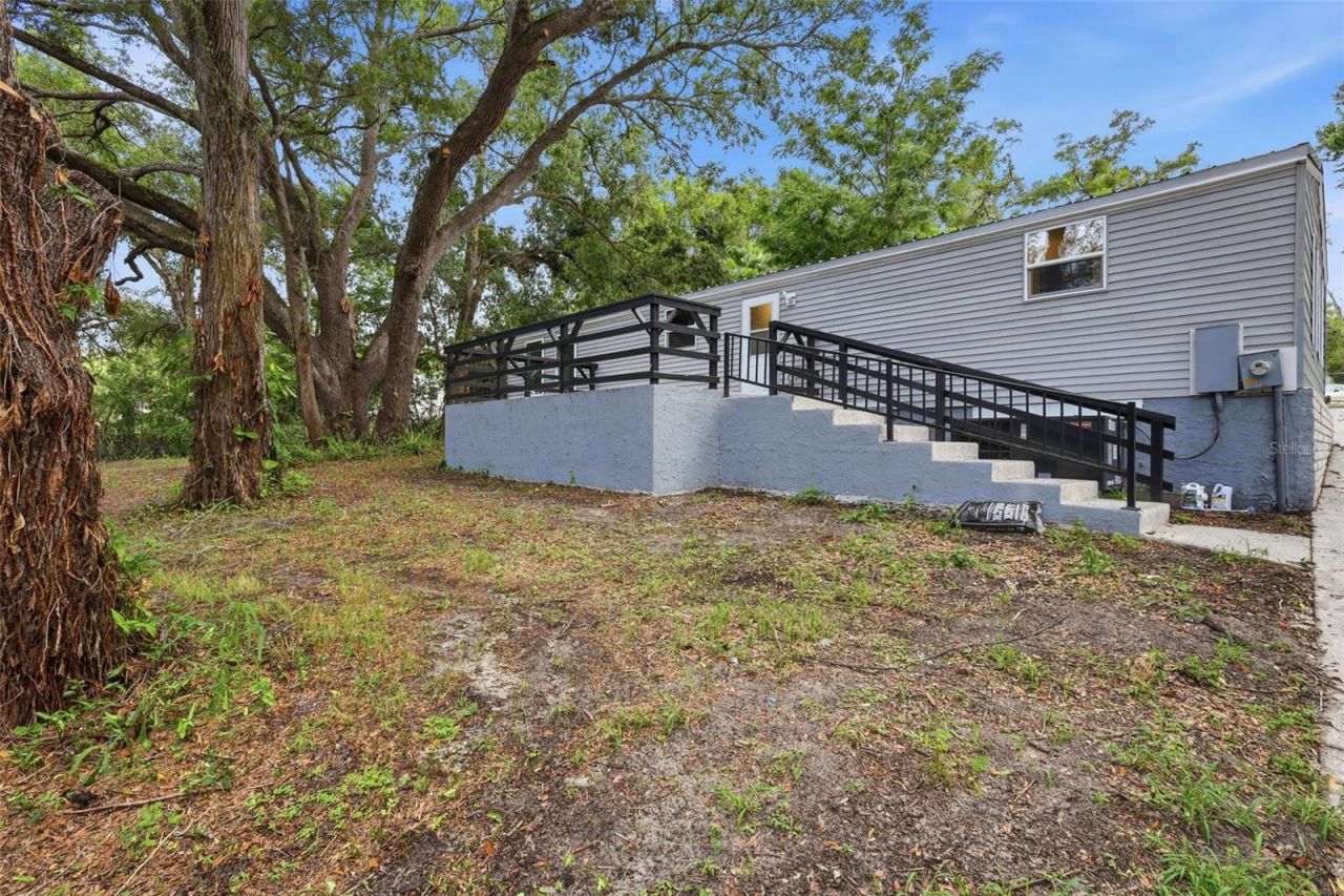 403 Acorn Circle , Fruitland Park, FL 34731 Photo