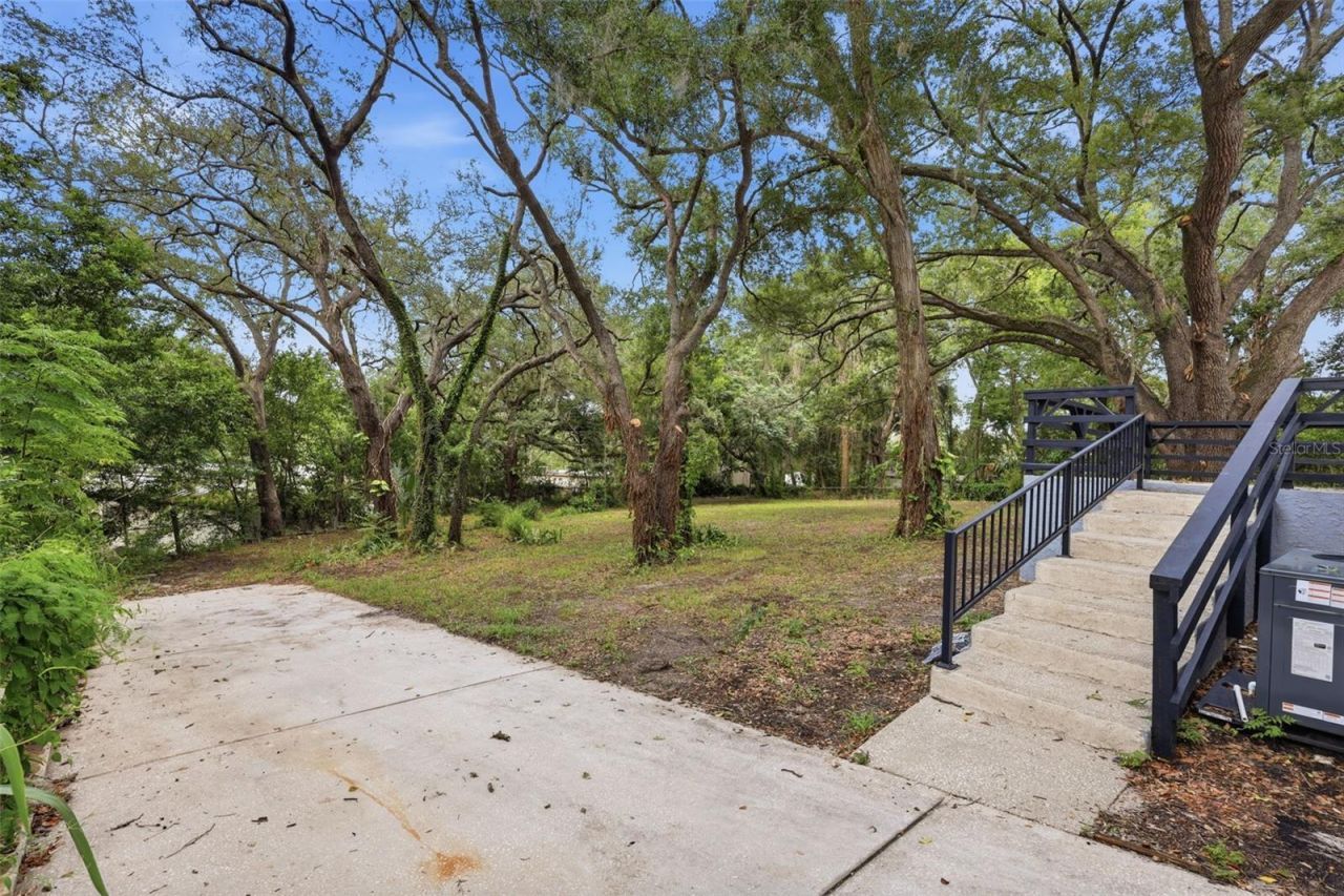 403 Acorn Circle , Fruitland Park, FL 34731 Photo