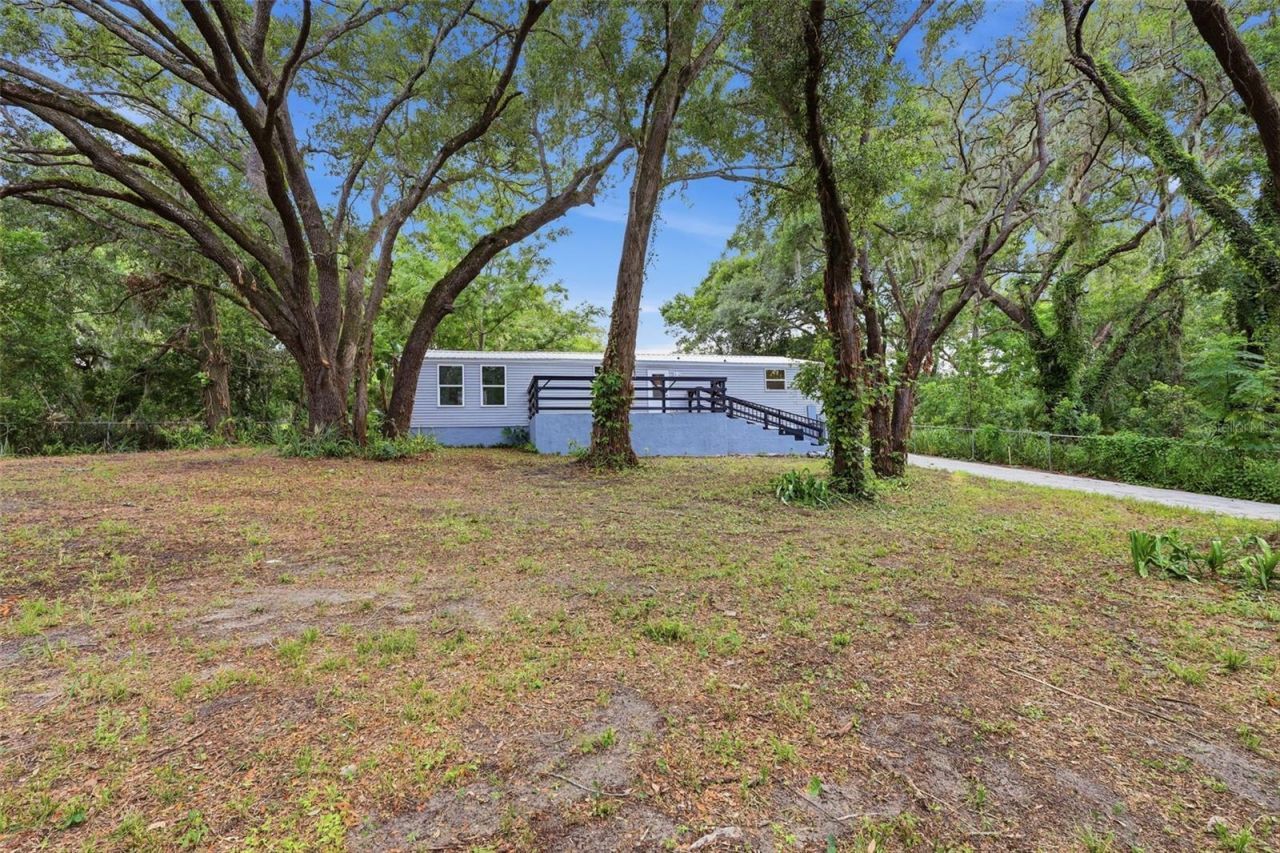 403 Acorn Circle , Fruitland Park, FL 34731 Photo