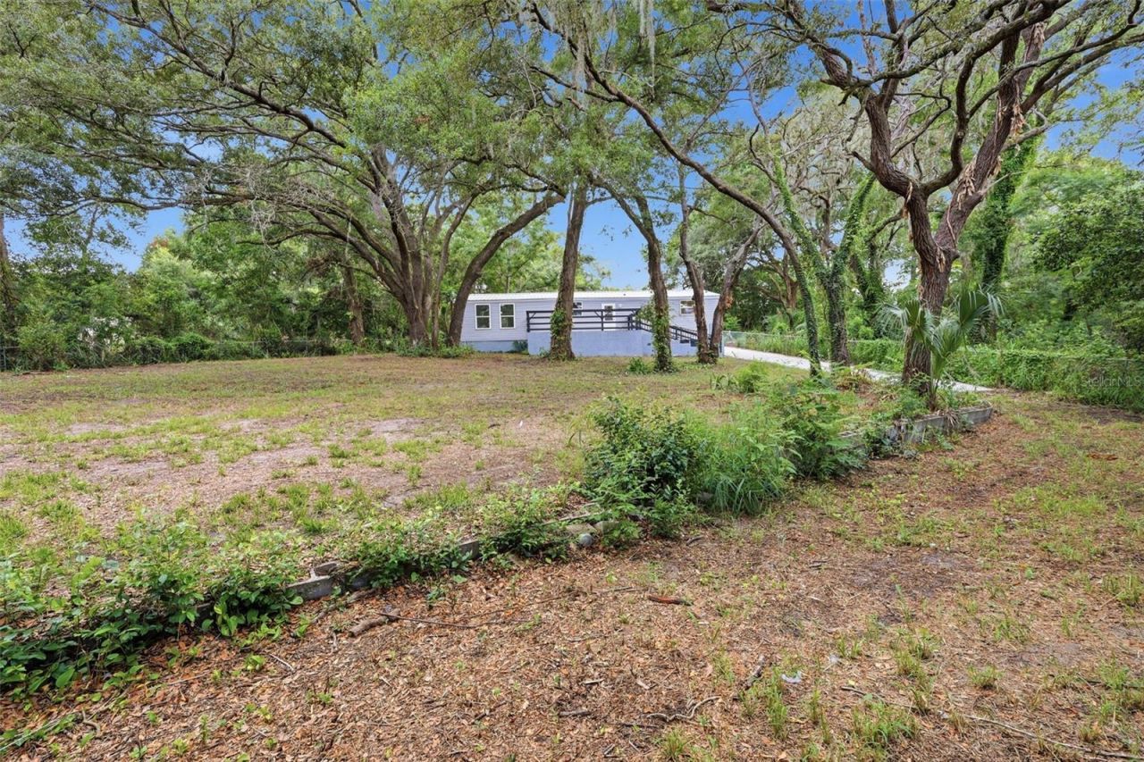 403 Acorn Circle , Fruitland Park, FL 34731 Photo