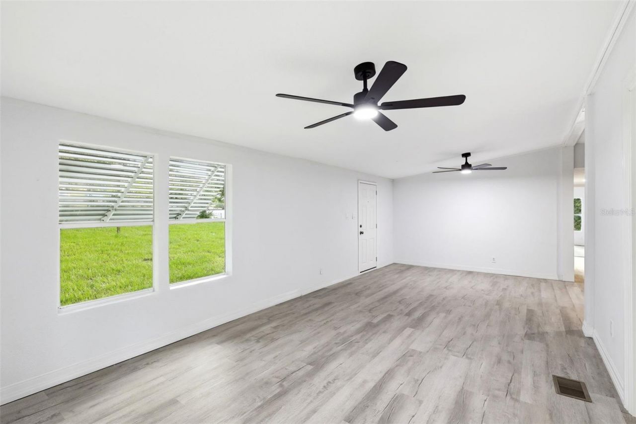 403 Acorn Circle , Fruitland Park, FL 34731 Photo