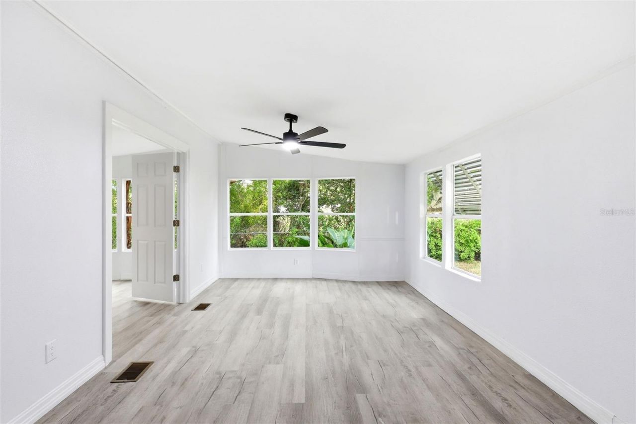 403 Acorn Circle , Fruitland Park, FL 34731 Photo