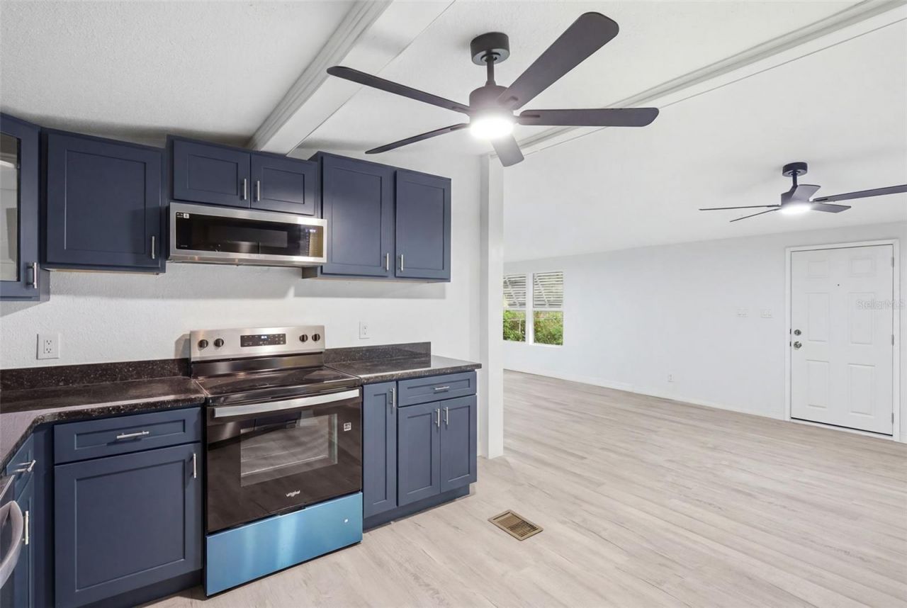 403 Acorn Circle , Fruitland Park, FL 34731 Photo