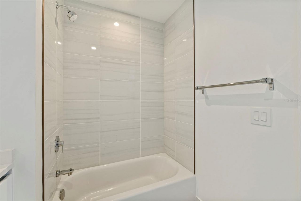 400 Central Avenue, Unit 1105, Saint Petersburg, FL 33701 Photo