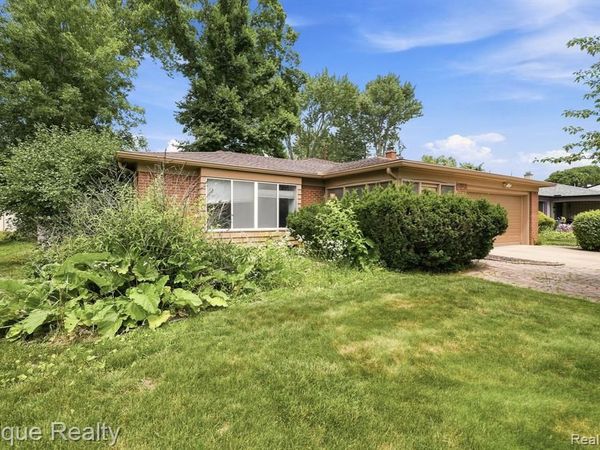 21810 Winchester Street, Southfield, MI 48076