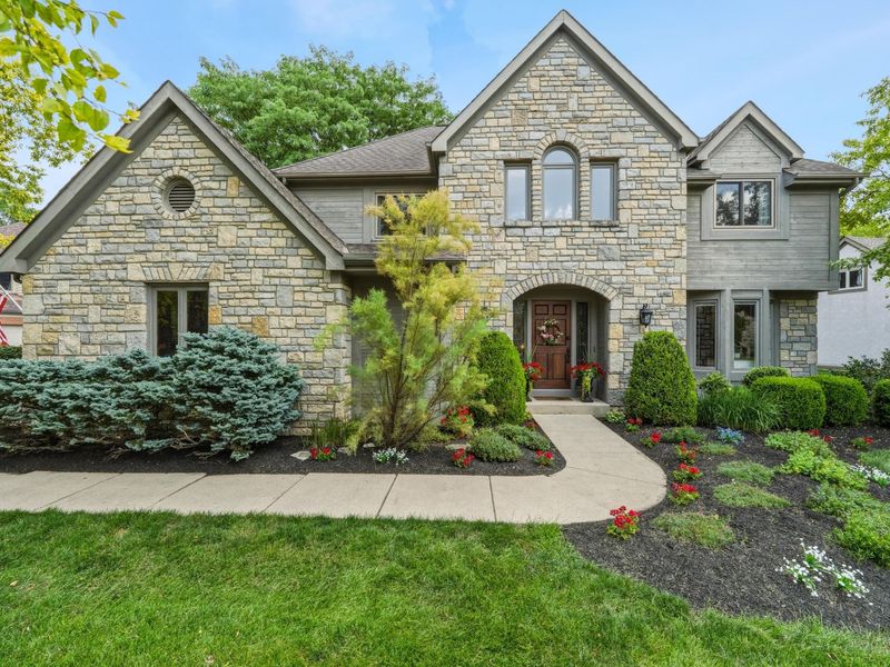 6235 Inverurie Drive W, Dublin, OH 43017 Photo 1