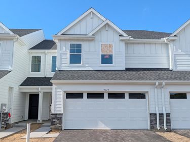 4024 Hayward Avenue N, Oakdale, MN 55128