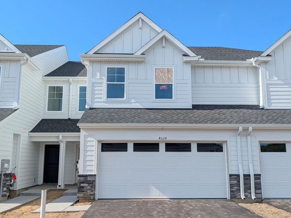 4024 Hayward Avenue N, Oakdale, MN 55128