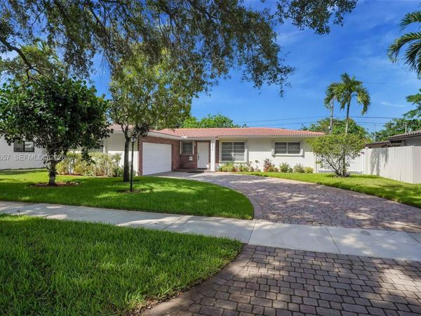 14375 Lake Candlewood Ct , Miami Lakes, FL 33014